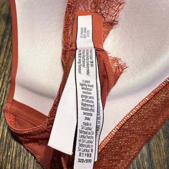 EUC Victoria’s Secret T-Shirt Lightly Lined Wireless Bra 32D Burnt Orange Lace - Picture 9 of 14